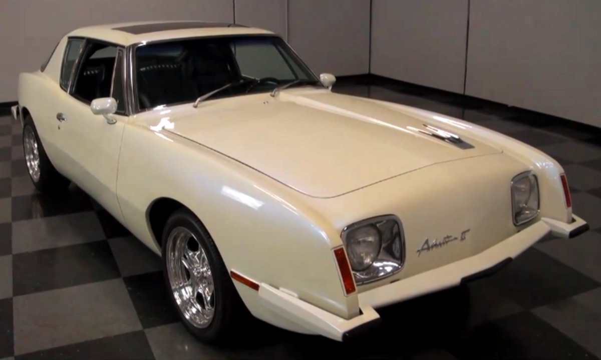 A 1982 pearl white Avanti 2